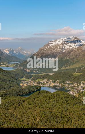 Blick von Muottas Muragl in Richtung St. Moritz, Celerina und Silvaplana, Engadin, Schweiz Stockfoto