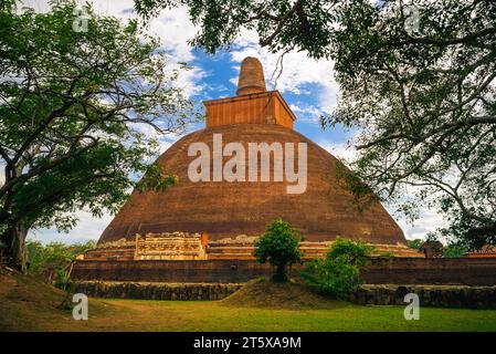 Abhayagiri Dagoba in Anuradhapura, einer großen Stadt in der nördlichen zentralen Ebene Sri Lankas Stockfoto