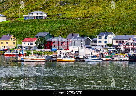 Skarsvåg ist ein Dorf an der Nordküste der Insel Magerøya und das nördlichste Fischerdorf der Welt. Nordkapp, Troms og Finn Stockfoto