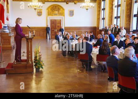 Kopenhagen, Dänemark. November 2023. Sophie Haestorp Andersen, Major der Stadt Kopenhagen, hält am Dienstag, 7. November 2023, eine Rede beim Empfang im Rathaus Kopenhagen. Das spanische Königspaar ist auf einem dreitägigen Staatsbesuch in Dänemark. Quelle: Ritzau/Alamy Live News Stockfoto