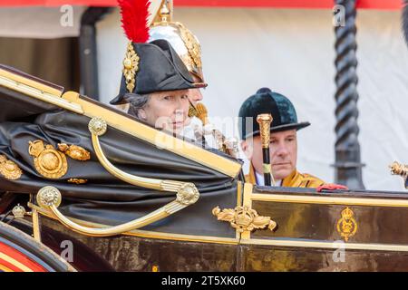 Westminster, London, Großbritannien. November 2023. Prinzessin Anne die Prinzessin Royal trifft im Palast von Westminster ein, um das Parlament zu eröffnen. Es wird seine Majestät König Karl III. Die Rede des ersten Königs seit seiner Ernennung zum Monarchen sein. Foto: Amanda Rose/Alamy Live News Stockfoto