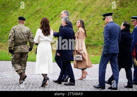 Kopenhagen, Dänemark. November 2023. König Felipe von Spanien und Königin Letizia besuchen die Zitadelle zusammen mit dem dänischen Kronprinzen Frederik und der Kronprinzessin Maria am Dienstag, den 7. November 2023 in Kopenhagen. König Felipe und Königin Letizia sind auf einem dreitägigen Staatsbesuch in Dänemark. Quelle: Ritzau/Alamy Live News Stockfoto