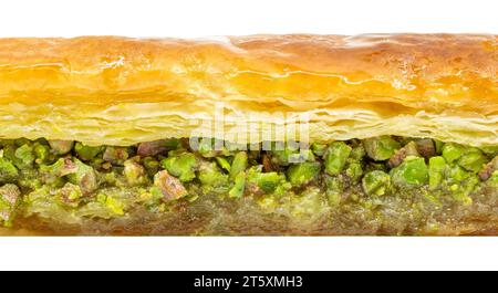 Traditionelle köstliche türkische Pistazie Baklava Dessertscheiben isoliert auf weiß Stockfoto