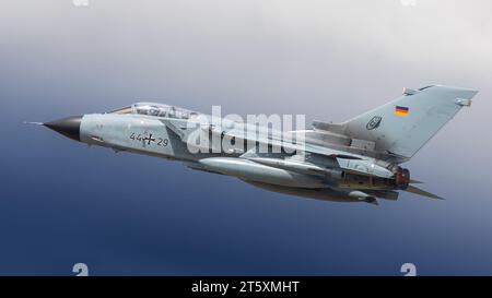 Luftwaffe Tornado IDS Jagdbomber, erstmals 1979 eingeführt. Gemeinsam von Großbritannien, Italien und Deutschland entwickelt Stockfoto