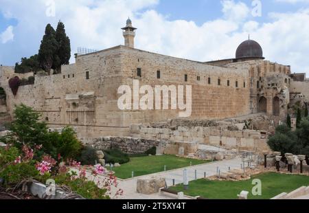 Die Moschee entlang der südlichen Mauer von al-Haram al-Sharif, Tempelberg in Jerusalem, Israel. Stockfoto