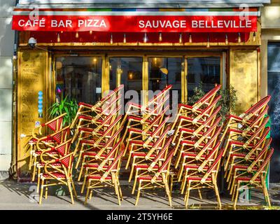 Vor einem Pizzarestaurant in Belleville, Paris 20, Frankreich. Stockfoto