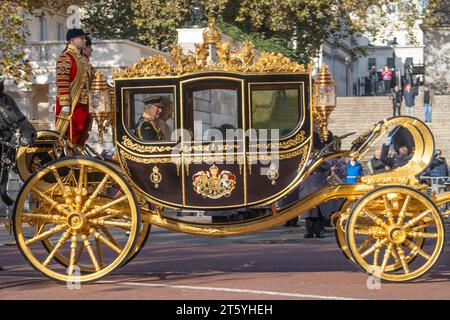 London, Großbritannien. Dienstag, 7. November 2023. Könige Karl III. Und Königin Camila auf dem Weg zur offiziellen Eröffnung des Parlaments. Foto: Richard Gray/Alamy Live News Stockfoto