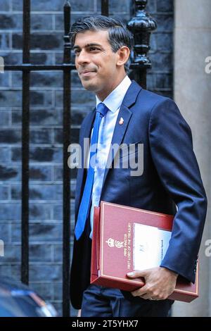 London, Großbritannien. November 2023. Rishi Sunak, britischer Premierminister, verlässt die Downing Street 10, um zum Parlament zu gehen, um heute die Staatsöffnung zu feiern. Quelle: Imageplotter/Alamy Live News Stockfoto