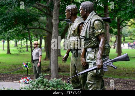 USA, Washington, National Mall, Memorial for Vietnam war Veterans, Skulptur von drei weißen und afroamerikanischen Soldaten Stockfoto
