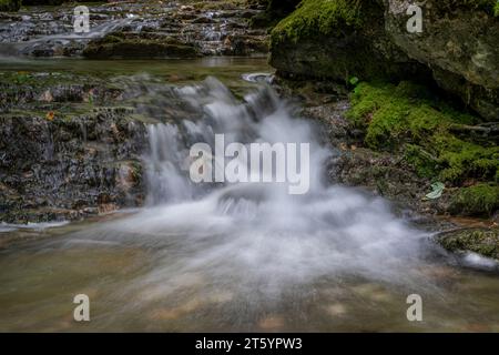 Lake District. Hérisson Wasserfälle. Blick auf das Flusswasser Stockfoto