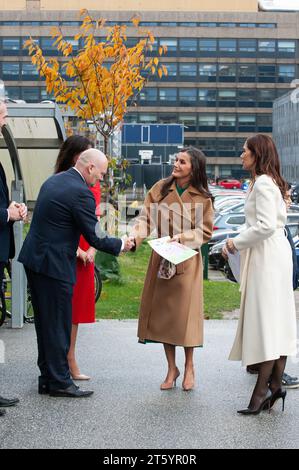 Kopenhagen, Dänemark. November 2023. Königin Letizia von Spanien und Kronprinzessin Maria von Dänemark begrüßen die Behörden des Mary Elisabeth Hospital. (Foto: Ricardo Ramirez/NurPhoto) Credit: NurPhoto SRL/Alamy Live News Stockfoto