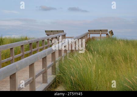 Hozsteg zur Aussichtsplattform auf den Dünen, Norddeich, Norden, Ostfriesland, Niedersachsen, Deutschland Stockfoto