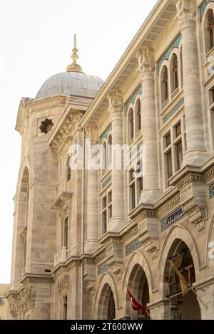 PTT ist mit einer Geschichte von über 170 Jahren eine der ältesten staatlichen Institutionen der Türkei. DAS PTT-MUSEUM befindet sich im Viertel Sirkeci im Viertel Fatih in Istanbul. Stockfoto