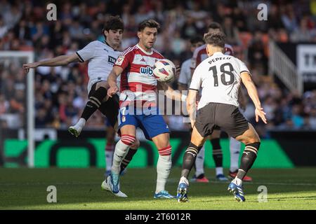 Valencia, Spanien. November 2023. Lucas Boyé (Granada FC) wurde während des Spiels zwischen Valencia CF und Granada CF der LaLiga EA Sports im Estadio Mestalla gesehen. Endresultate; Valencia CF 1-0 Granada CF. (Foto: Martí Segura Ramoneda/SOPA Images/SIPA USA) Credit: SIPA USA/Alamy Live News Stockfoto