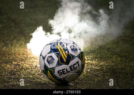 Halmstad, Schweden. 30. Oktober 2023. Der Match Ball von Select, der während des Allsvenskan-Spiels zwischen dem IFK Göteborg und Elfsborg bei Gamle Ullevi in Göteborg zu sehen war. (Foto: Gonzales Photo - Amanda Persson). Stockfoto