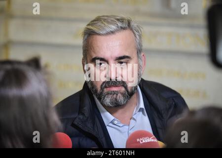 Paris, Frankreich. November 2023. Alexis Corbiere spricht am 7. November 2023 in der Pariser Nationalversammlung vor der Presse. Foto: Firas Abdullah/ABACAPRESS.COM Credit: Abaca Press/Alamy Live News Stockfoto