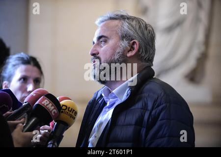 Paris, Frankreich. November 2023. Alexis Corbiere spricht am 7. November 2023 in der Pariser Nationalversammlung vor der Presse. Foto: Firas Abdullah/ABACAPRESS.COM Credit: Abaca Press/Alamy Live News Stockfoto