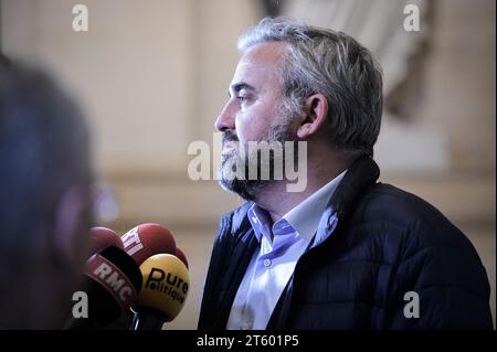 Paris, Frankreich. November 2023. Alexis Corbiere spricht am 7. November 2023 in der Pariser Nationalversammlung vor der Presse. Foto: Firas Abdullah/ABACAPRESS.COM Credit: Abaca Press/Alamy Live News Stockfoto