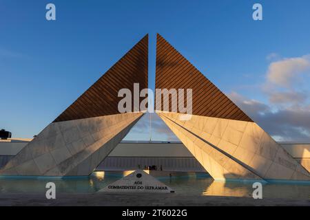 Lissabon, Portugal - 14. Oktober 2023 - Monumento aos Combatentes do Ultramar bei Sonnenaufgang. Stockfoto