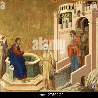 Titel: Christus und die samaritanische Frau Künstler: Duccio di Buoninsegna Datum: 1310-1311 Inhalt: Ein Tafelbild, das Jesus und die samaritanische Frau bei einem Brunnen darstellt. Jesus sitzt am Rande des Brunnens, und die Samaritanerin steht vor ihm. Beide sind in einfachen Gewändern gekleidet. Der Hintergrund des Gemäldes ist eine Landschaft mit einem Fluss und Bäumen. Abmessungen: 43,5 x 46 cm (17,1 x 18,1 Zoll) Medium: Tempera und Gold auf der Platte Ort: Museo Nacional Thyssen-Bornemisza, Madrid Stockfoto