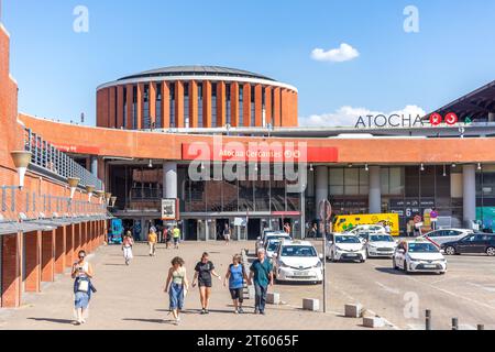 Estación de Cercanías de Atocha (Bahnhof Atocha Cercanías), Plaza del Emperador Carlos V, Retiro, Madrid, Königreich Spanien Stockfoto