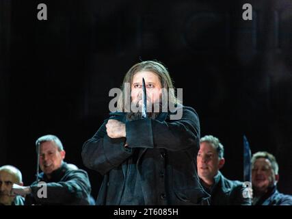 Allan Clayton (Jephtha) in JEPHTHA von Händel an der Royal Opera, Covent Garden, London WC2 08/11/2023 Musik: George Frideric Händel Libretto: Thomas Morell Dirigent: Laurence Cummings Bühnenbild: Simon Lima Holdsworth Kostüme: Ilona Karas Beleuchtung: Fabiani Piccioli Bewegung: Anna Morrissey Regie: Oliver Mears Stockfoto