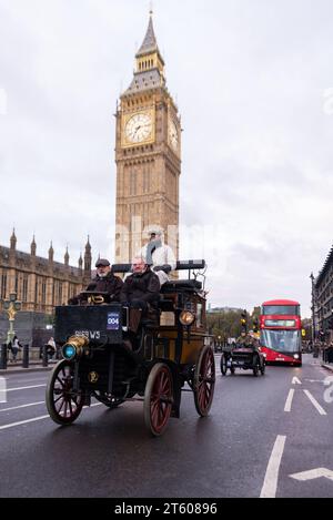 1896 Panhard et Levassor Car Teilnahme am Rennrennen London-Brighton, Oldtimer-Rennen durch Westminster, London, Großbritannien Stockfoto