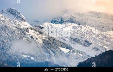 Erster Schnee in den Schweizer Alpen, Blick von Rapperswil auf die alpen Stockfoto
