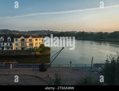 Blick aus einem hohen Winkel auf den Ort, an dem der Fluss Suir auf den John's River in Waterford, Südirien, trifft Stockfoto