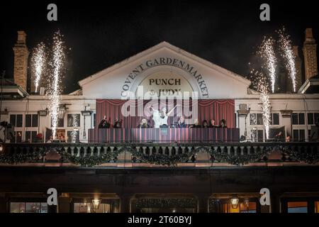 London, Großbritannien. November 2023. Nicole Scherzinger schaltet die Weihnachtsbeleuchtung von Covent Garden ein. Guy Corbishley/Alamy Live News Stockfoto