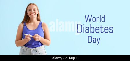 Frau mit Lanzettenstift auf hellblauem Hintergrund. Welt-Diabetes-Tag Stockfoto