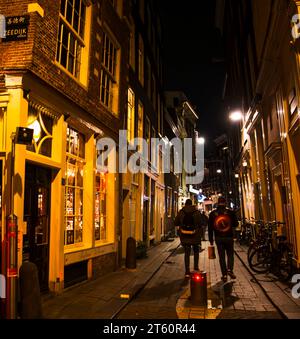Zeedijk Street Amsterdam bei Nacht Stockfoto