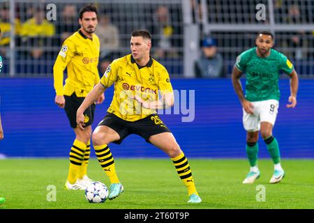 DORTMUND, DEUTSCHLAND - 7. NOVEMBER: Niklas Sule von Borussia Dortmund im Spiel der UEFA Champions League Gruppe F zwischen Borussia Dortmund und Newcastle United FC im Signal Iduna Park am 7. November 2023 in Dortmund (Foto: Joris Verwijst/Orange Pictures) Stockfoto