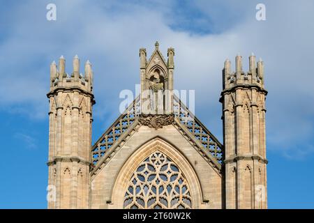 St. Andrews Cathedral und St. Andrew Statue, (Metropolitan Cathedral Church of Saint Andrew) Glasgow, Schottland, Großbritannien Stockfoto
