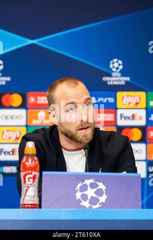 Kopenhagen, Dänemark. November 2023. Christian Eriksen von Manchester United war bei einer Pressekonferenz über das Spiel der UEFA Champions League zwischen dem FC Kopenhagen und Manchester United in Parken in Kopenhagen zu sehen. (Foto: Gonzales Photo/Alamy Live News Stockfoto
