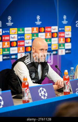 Kopenhagen, Dänemark. November 2023. Cheftrainer Erik Ten Hag von Manchester United, der während einer Pressekonferenz über das Spiel der UEFA Champions League zwischen dem FC Kopenhagen und Manchester United in Parken in Kopenhagen zu sehen war. (Foto: Gonzales Photo/Alamy Live News Stockfoto
