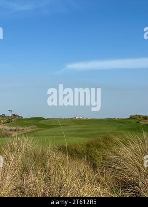 Kiawah Island, SC USA - 26. Februar 2023: Der Ocean Course Golf Course auf Kiawah Island in South Carolina. Stockfoto