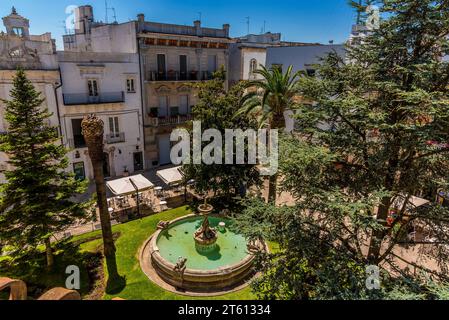 Blick auf die Piazza Roma in Martina Franca, Apulien, Italien im Sommer Stockfoto