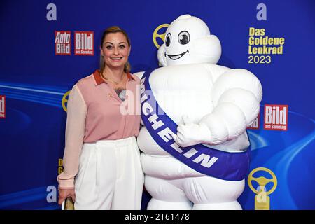 Lina van de Mars - VERLEIHUNG das GOLDENE LENKRAD 2023 im Axel Springer Hochhaus in Berlin am 07.11.2023 *** Lina van de Mars AWARD DAS GOLDENE LENKRAD 2023 am 07 11 2023 im Axel Springer Tower in Berlin Credit: Imago/Alamy Live News Stockfoto