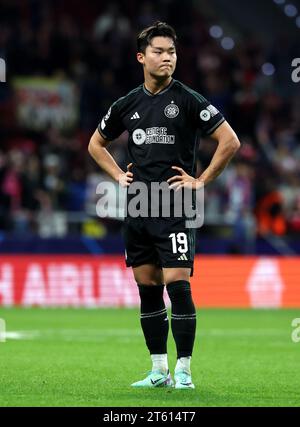 Celtic's Oh Hyeon-Gyu sieht nach dem letzten Pfiff des Gruppenspiels der UEFA Champions League im Estadio Metropolitano, Madrid, niedergeschlagen aus. Bilddatum: Dienstag, 7. November 2023. Stockfoto