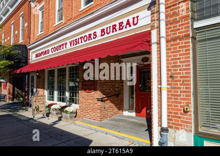 Bedford, PA - 27. September 2023: Das Bedford County Visitors Bureau bietet einen kostenlosen geführten Spaziergang durch das historische Bedford am Freitag um 15:30 Uhr von Juni bis Juni an Stockfoto