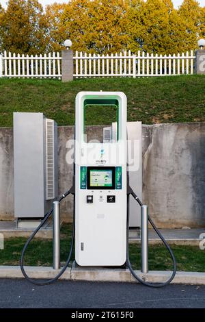 Bedford, PA - 27. September 2023: Elektrify America Ladestationen liefern 100 % erneuerbare Energie über Zertifikate für erneuerbare Energien. Diese superschnelle Cha Stockfoto