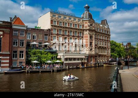 Die Fassade des NH Doelen Hotels an der Amstel in Amsterdam, Niederlande Stockfoto