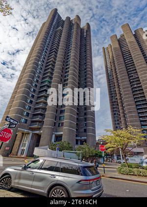 Tracey Towers sind brutalistische Wohntürme, die von Paul Rudolph entworfen und 1972 im Rahmen des Mitchell-Lama-Programms fertiggestellt wurden. Stockfoto