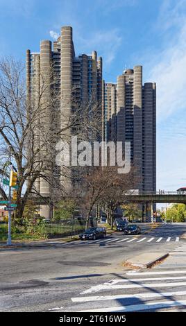 Tracey Towers sind brutalistische Wohntürme, die von Paul Rudolph entworfen und 1972 im Rahmen des Mitchell-Lama-Programms fertiggestellt wurden. Stockfoto