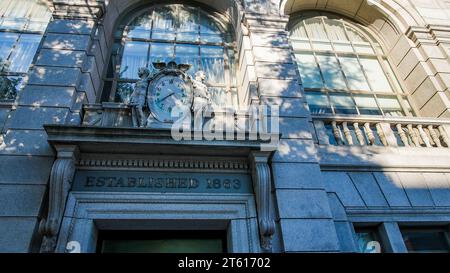 GREENWICH, CT, USA - 11. SEPTEMBER 2021: Blick auf die Bank of America von der Greenwich Avenue Stockfoto