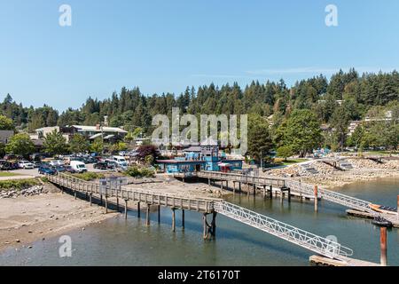 Vancouver, KANADA - 28. Juni 2023 : Horseshoe Bay Public Dock an sonnigen Tagen. Horseshoe Bay ist ein wichtiger Fährhafen, der von BC Ferries betrieben wird Stockfoto