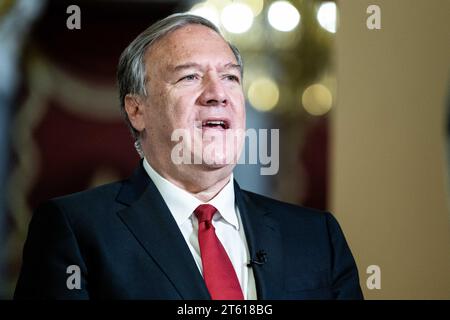 Washington, Usa. November 2023. Der ehemalige US-Außenminister Mike Pompeo wurde im Fernsehen im Kapitol interviewt. (Foto: Michael Brochstein/SIPA USA) Credit: SIPA USA/Alamy Live News Stockfoto