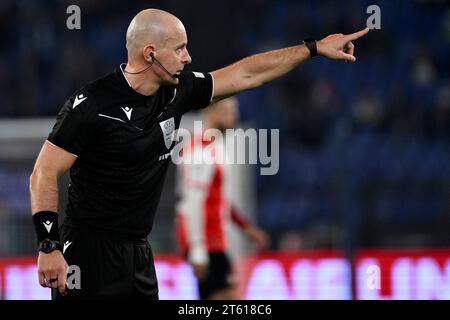 Rom, Italien. November 2023. Schiedsrichter Szymon Marciniak von Polen gibt Gesten während des Champions League Gruppe E Fußballspiels zwischen SS Lazio und Feyenoord im Olimpico-Stadion in Rom (Italien) am 7. November 2023. Quelle: Insidefoto di andrea staccioli/Alamy Live News Stockfoto