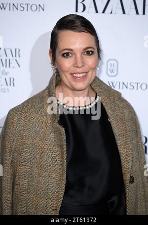 London, Großbritannien. November 2023. Olivia Colman kommt im Harper's Bazaar Women of the Year im Claridge’s Hotel in London an. Quelle: Doug Peters/EMPICS/Alamy Live News Stockfoto